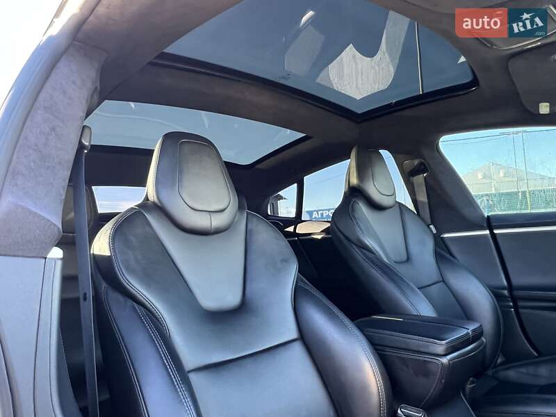 Лифтбек Tesla Model S 2017 в Киеве