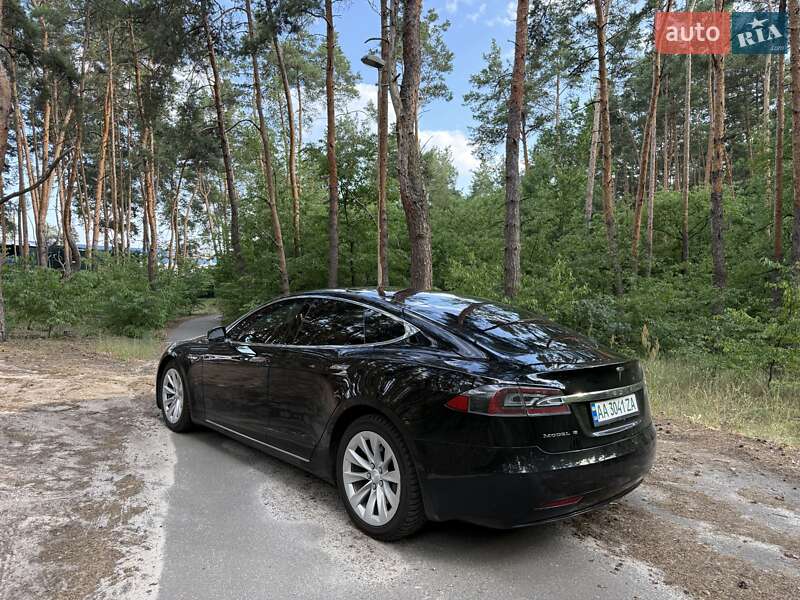 Лифтбек Tesla Model S 2016 в Киеве