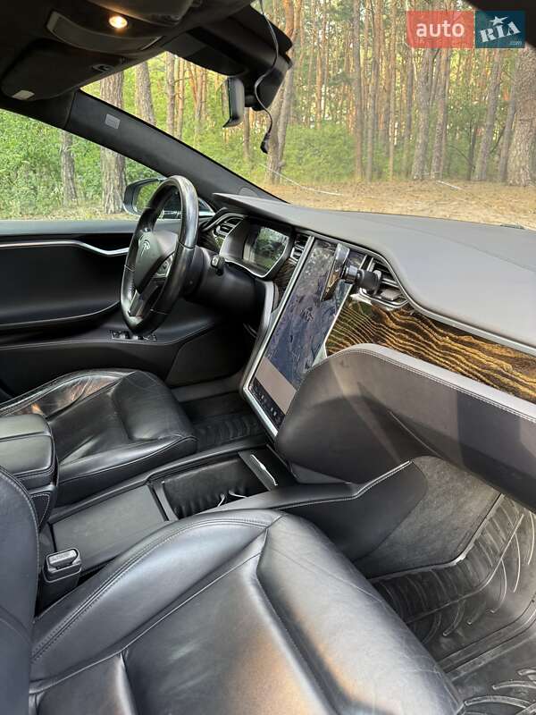 Лифтбек Tesla Model S 2016 в Киеве