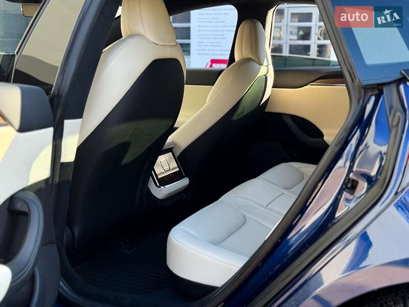 Лифтбек Tesla Model S 2022 в Киеве