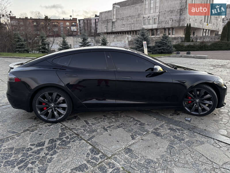 Лифтбек Tesla Model S 2017 в Черкассах