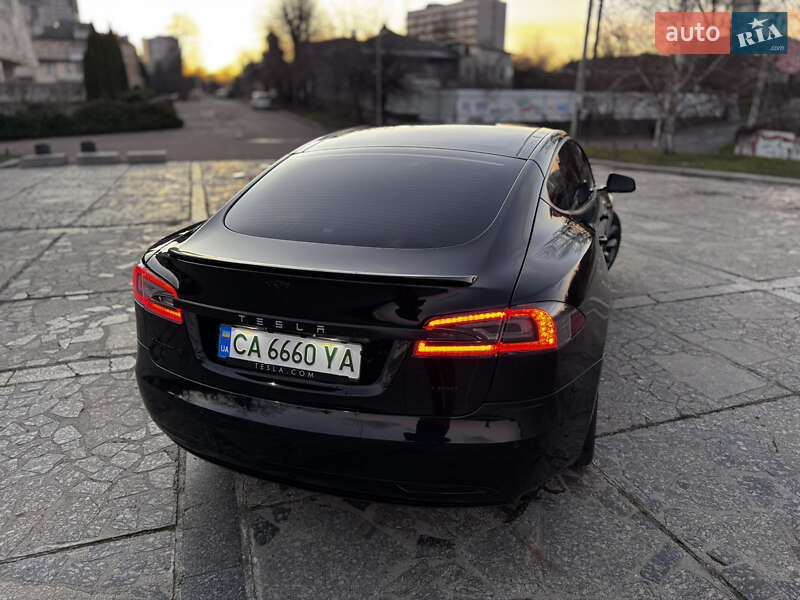 Лифтбек Tesla Model S 2017 в Киеве фото 6 Лифтбек Tesla Model S 2017 в Киеве
