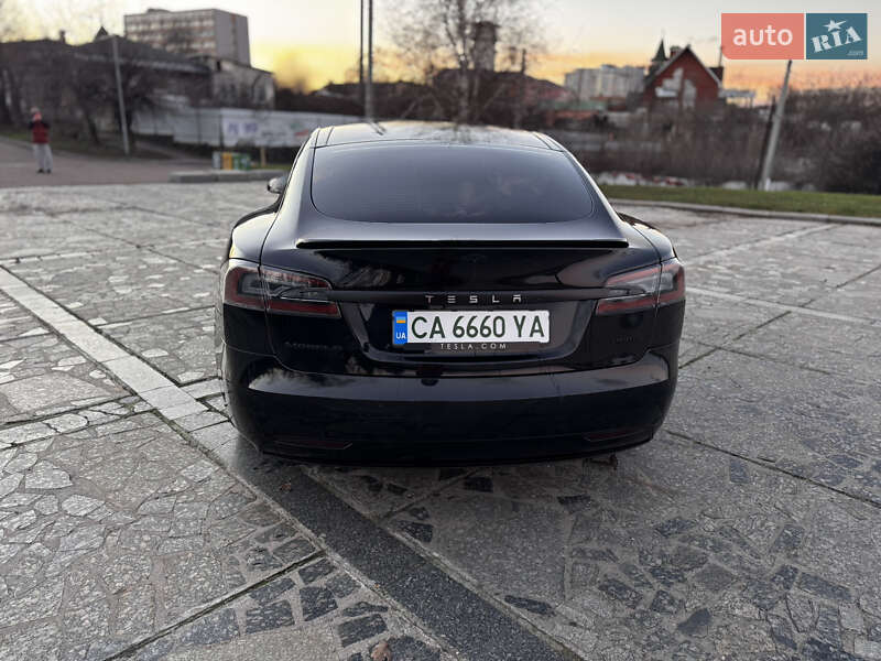 Лифтбек Tesla Model S 2017 в Черкассах