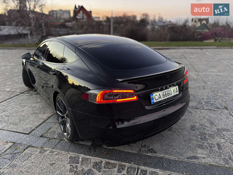Лифтбек Tesla Model S 2017 в Черкассах
