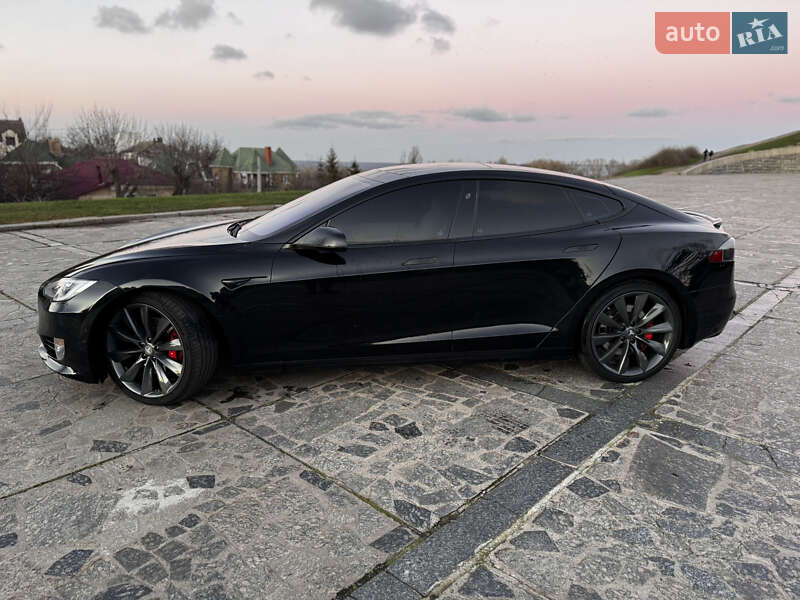 Лифтбек Tesla Model S 2017 в Черкассах