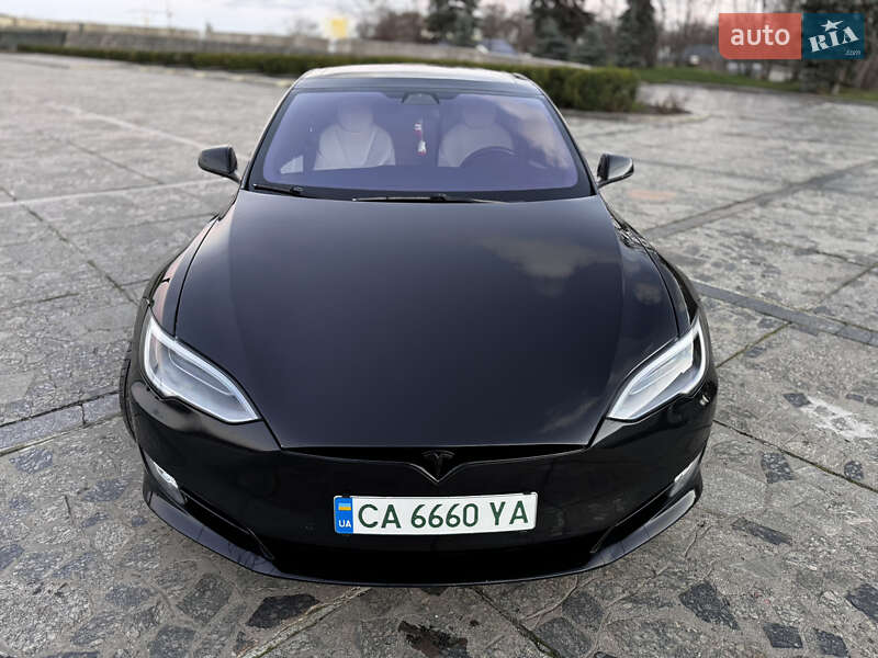 Лифтбек Tesla Model S 2017 в Киеве фото 10 Лифтбек Tesla Model S 2017 в Киеве