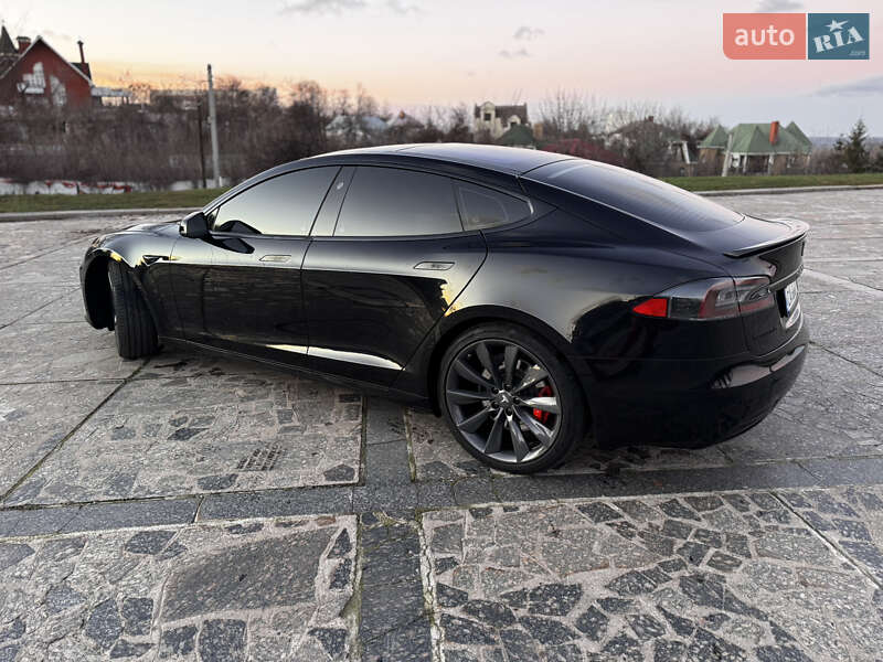 Лифтбек Tesla Model S 2017 в Черкассах