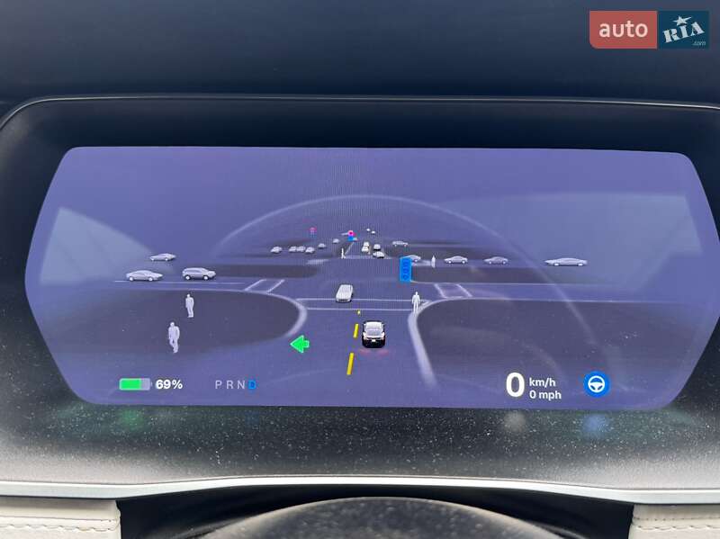 Лифтбек Tesla Model S 2017 в Черкассах