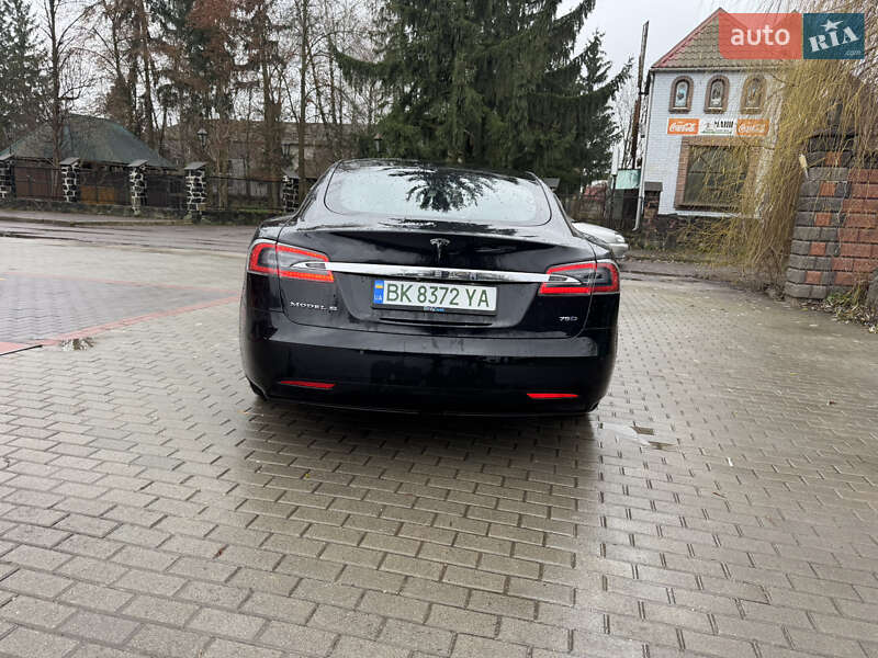 Лифтбек Tesla Model S 2019 в Радивилове