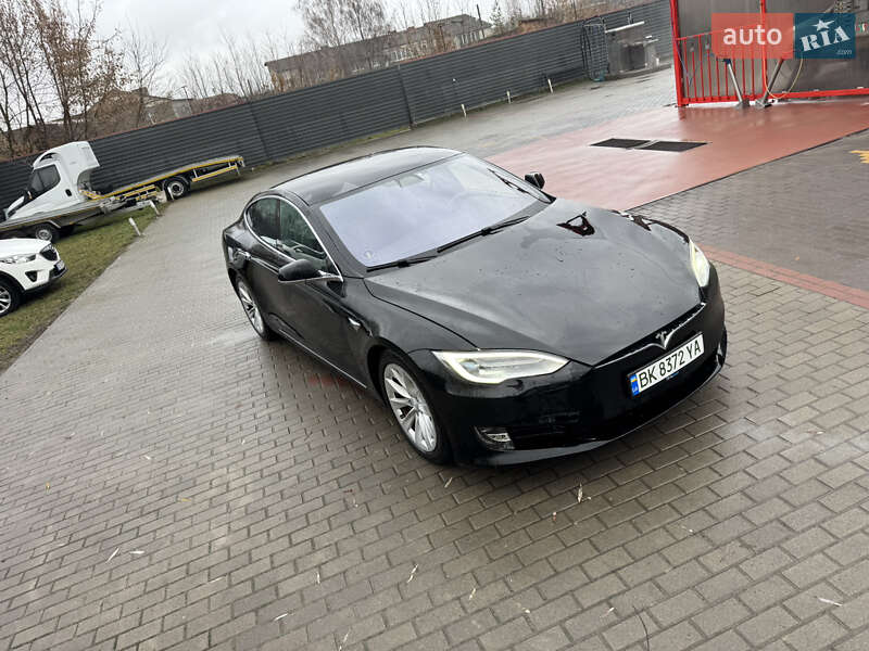 Лифтбек Tesla Model S 2019 в Радивилове