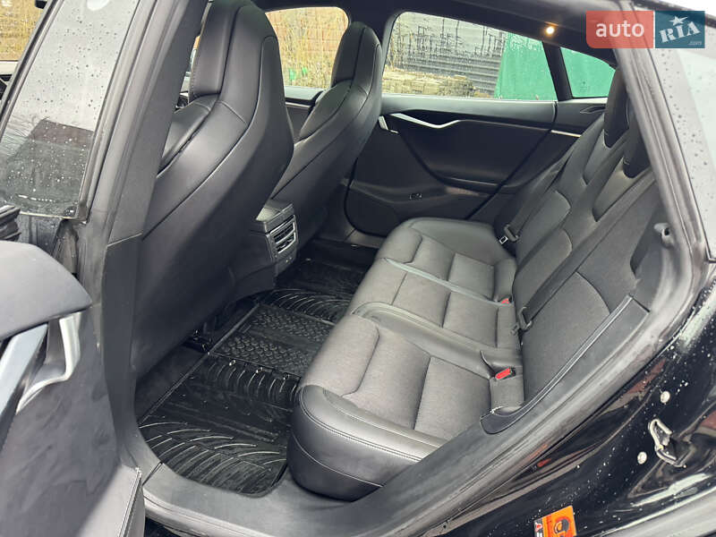 Лифтбек Tesla Model S 2019 в Радивилове