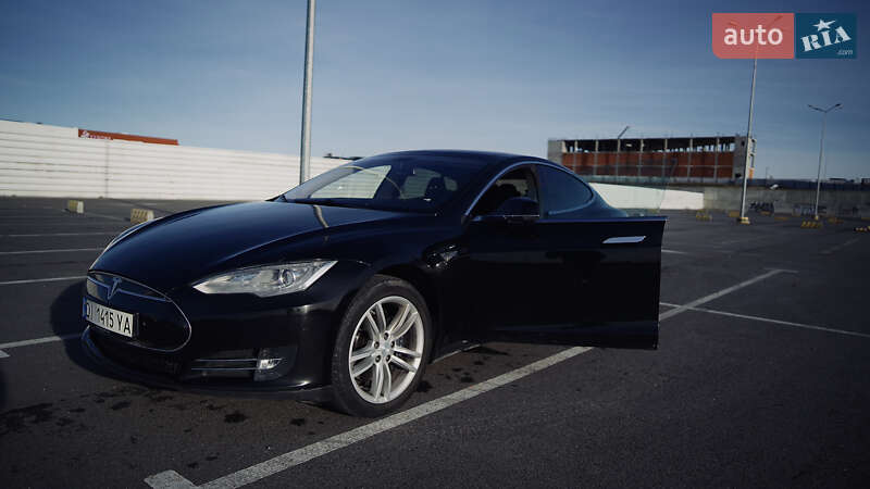 Лифтбек Tesla Model S 2013 в Львове