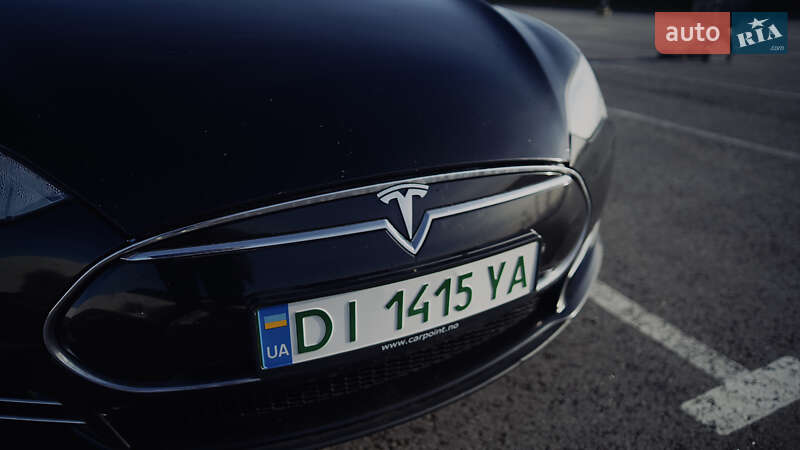 Лифтбек Tesla Model S 2013 в Львове