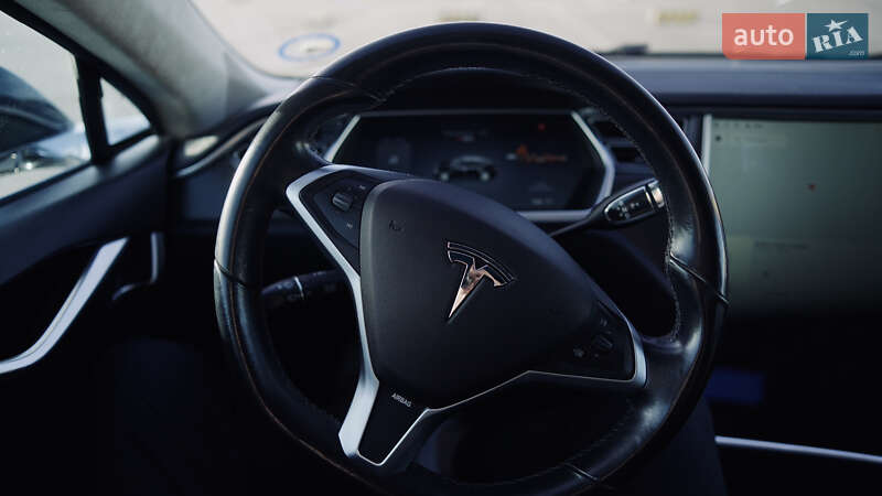 Лифтбек Tesla Model S 2013 в Львове