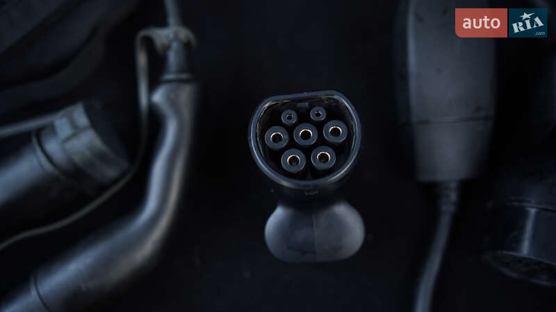 Лифтбек Tesla Model S 2013 в Львове