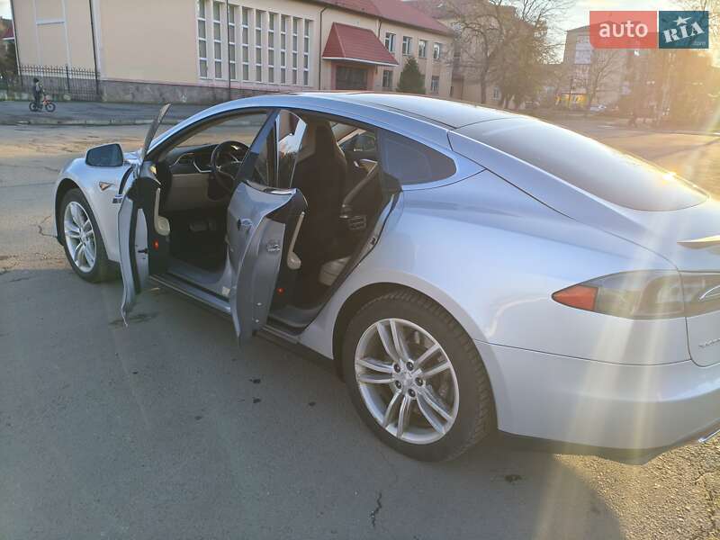 Лифтбек Tesla Model S 2013 в Ивано-Франковске фото 25 Лифтбек Tesla Model S 2013 в Ивано-Франковске