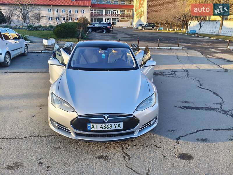 Лифтбек Tesla Model S 2013 в Ивано-Франковске фото 26 Лифтбек Tesla Model S 2013 в Ивано-Франковске
