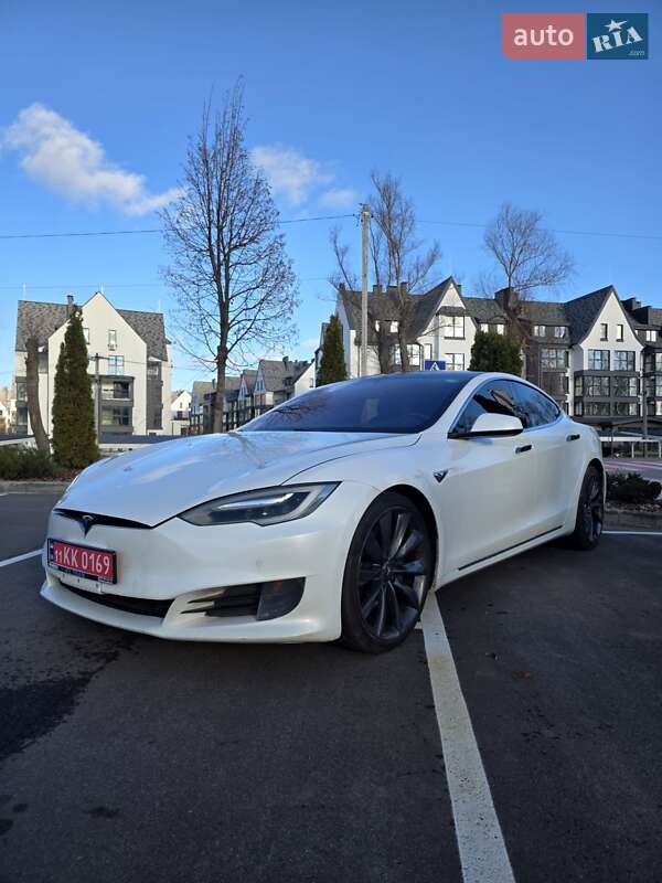 Лифтбек Tesla Model S 2017 в Киеве фото Лифтбек Tesla Model S 2017 в Киеве