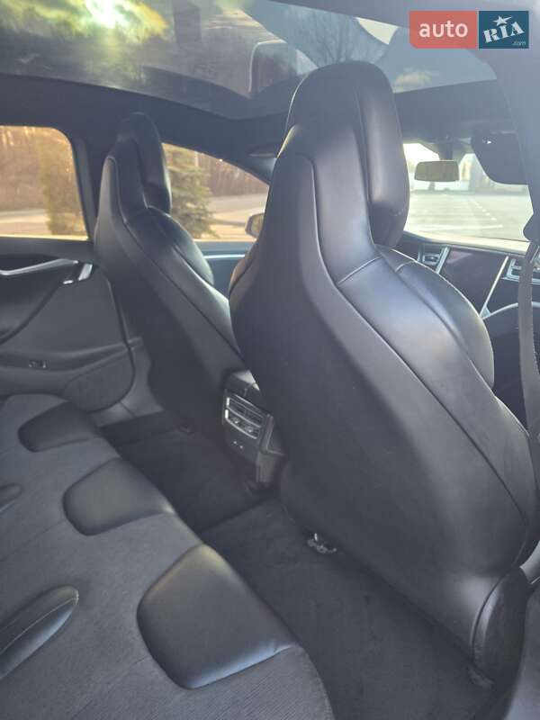Лифтбек Tesla Model S 2017 в Киеве фото 13 Лифтбек Tesla Model S 2017 в Киеве
