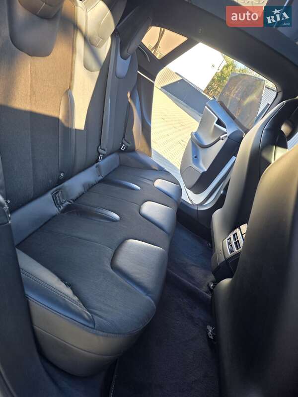 Лифтбек Tesla Model S 2017 в Киеве фото 28 Лифтбек Tesla Model S 2017 в Киеве