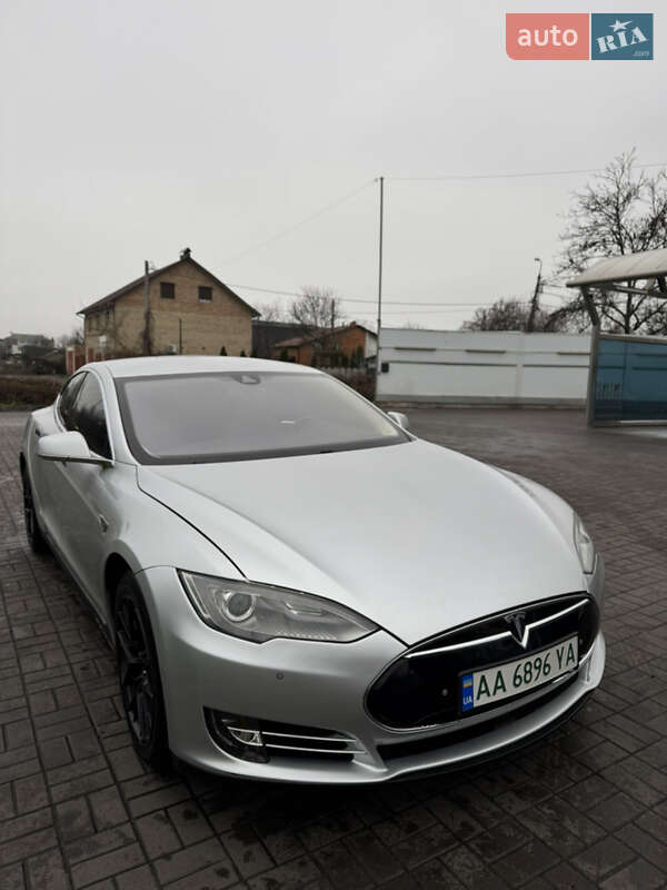 Лифтбек Tesla Model S 2015 в Киеве фото 2 Лифтбек Tesla Model S 2015 в Киеве