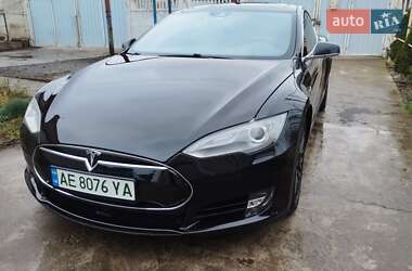Ліфтбек Tesla Model S 2015 в Кривому Розі