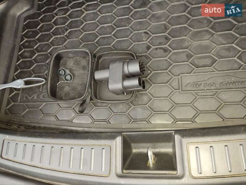 Лифтбек Tesla Model S 2015 в Кривом Роге фото 27 Лифтбек Tesla Model S 2015 в Кривом Роге