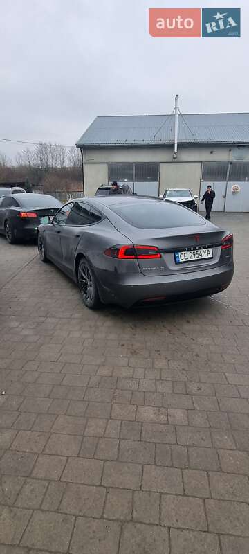 Лифтбек Tesla Model S 2017 в Львове