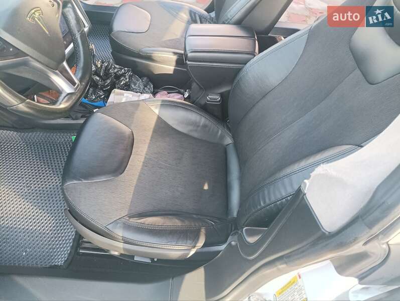 Лифтбек Tesla Model S 2014 в Днепре фото 22 Лифтбек Tesla Model S 2014 в Днепре