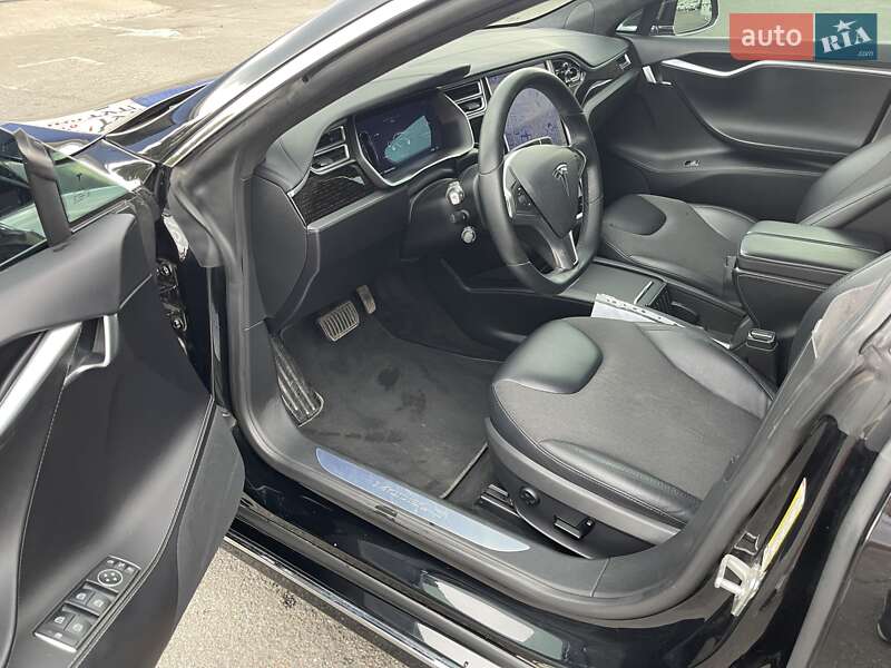 Лифтбек Tesla Model S 2016 в Киеве
