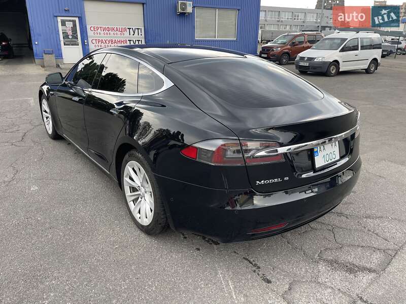 Лифтбек Tesla Model S 2016 в Киеве