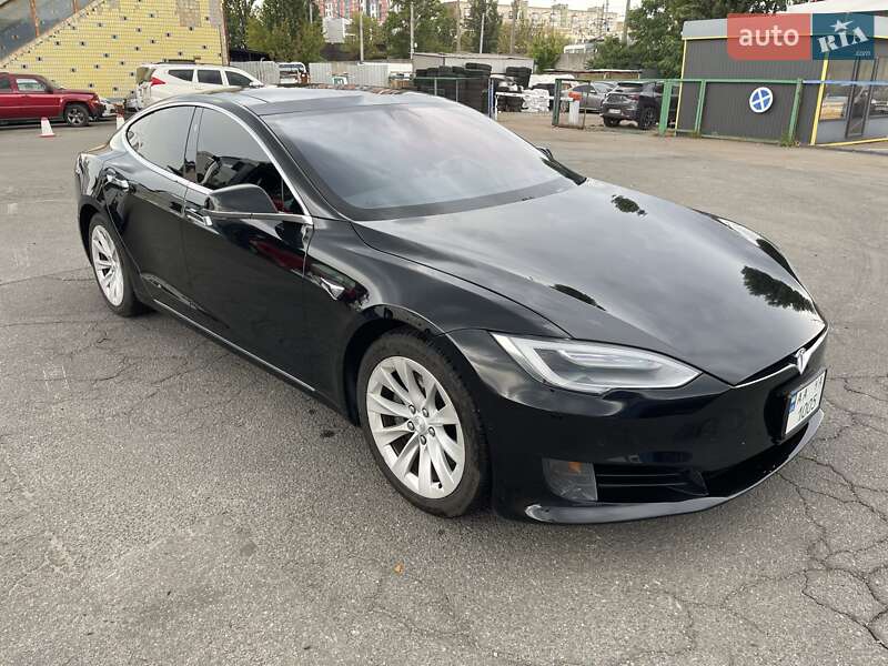 Лифтбек Tesla Model S 2016 в Киеве