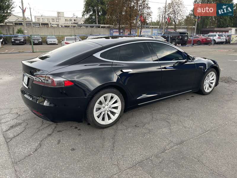 Лифтбек Tesla Model S 2016 в Киеве