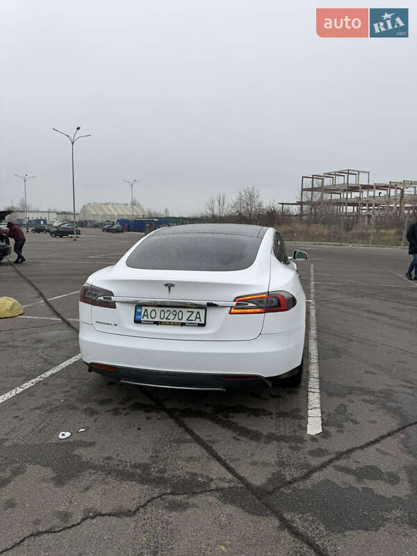 Лифтбек Tesla Model S 2013 в Киеве