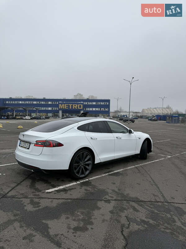 Лифтбек Tesla Model S 2013 в Киеве