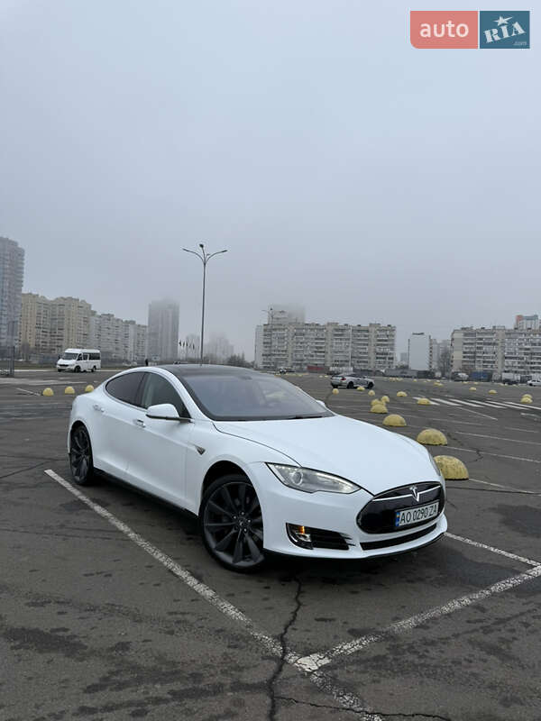 Лифтбек Tesla Model S 2013 в Киеве
