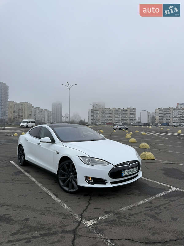 Лифтбек Tesla Model S 2013 в Киеве