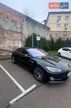 Лифтбек Tesla Model S 2017 в Киеве