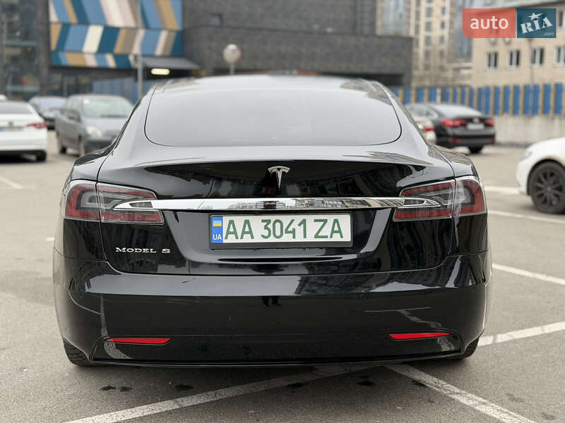 Лифтбек Tesla Model S 2016 в Киеве