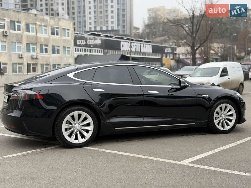 Лифтбек Tesla Model S 2016 в Киеве