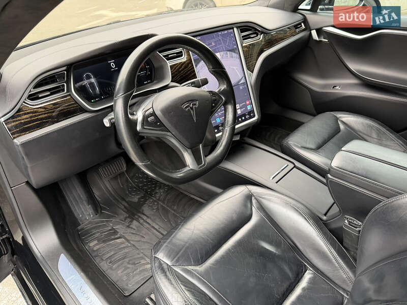 Лифтбек Tesla Model S 2016 в Киеве