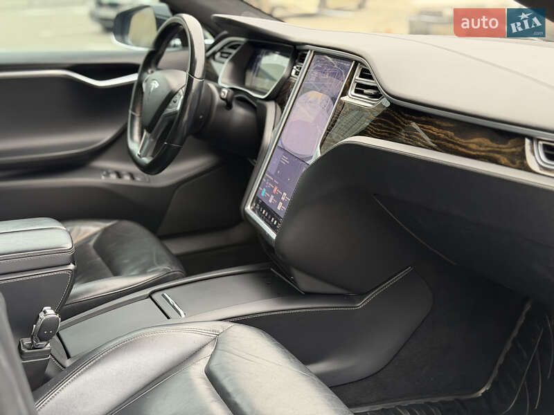 Лифтбек Tesla Model S 2016 в Киеве