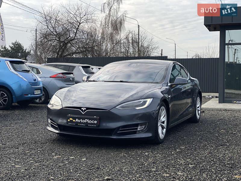 Лифтбек Tesla Model S 2017 в Луцке