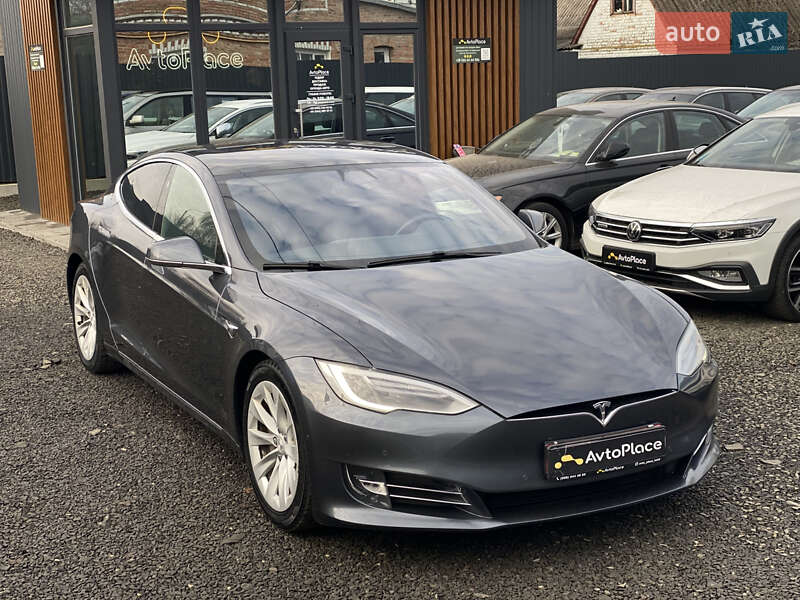 Лифтбек Tesla Model S 2017 в Луцке
