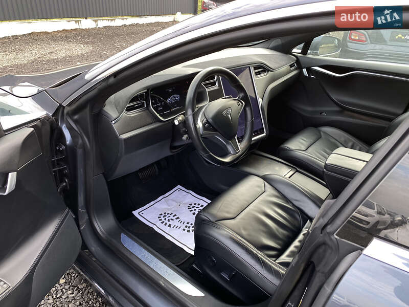 Лифтбек Tesla Model S 2017 в Луцке