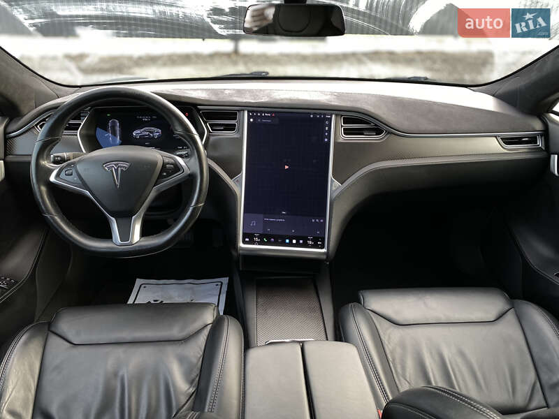 Лифтбек Tesla Model S 2017 в Луцке