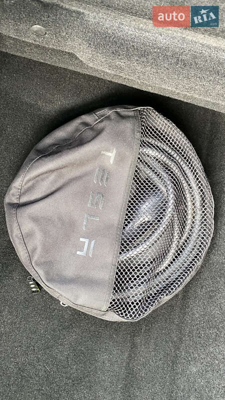 Лифтбек Tesla Model S 2017 в Луцке