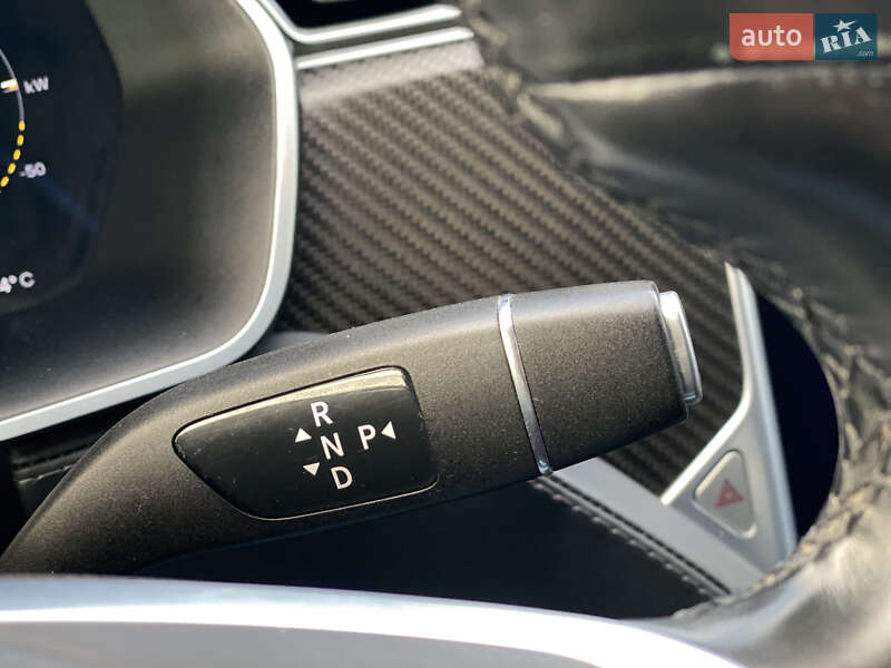 Лифтбек Tesla Model S 2017 в Луцке