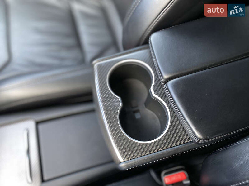 Лифтбек Tesla Model S 2017 в Луцке