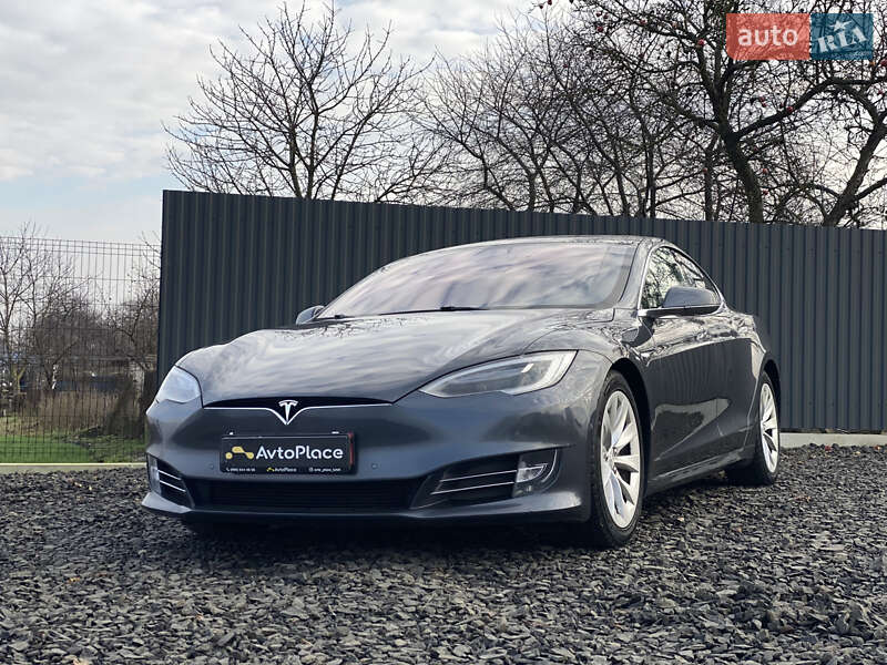 Лифтбек Tesla Model S 2017 в Луцке